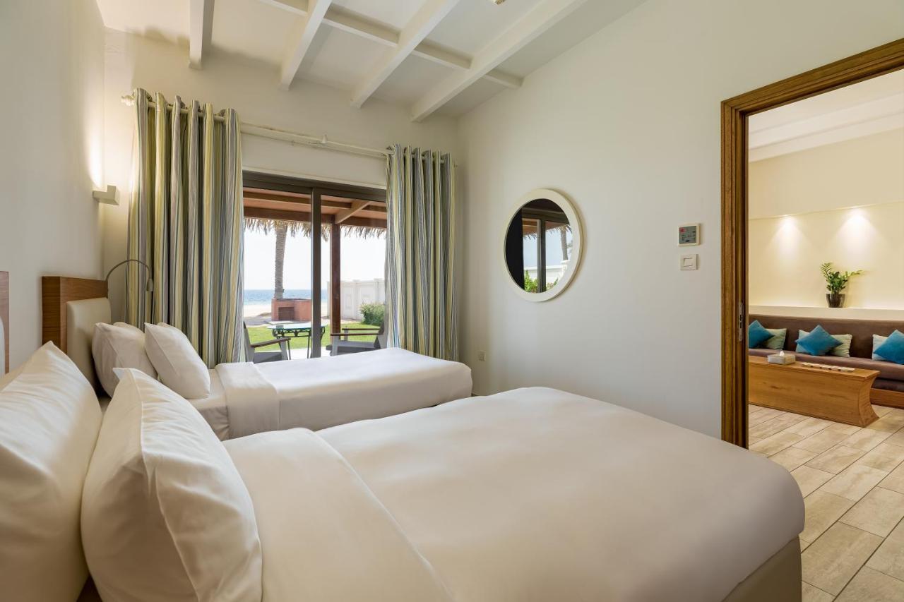 Sealine Beach, A Murwab Resort Месайед Екстериор снимка A bedroom at the resort
