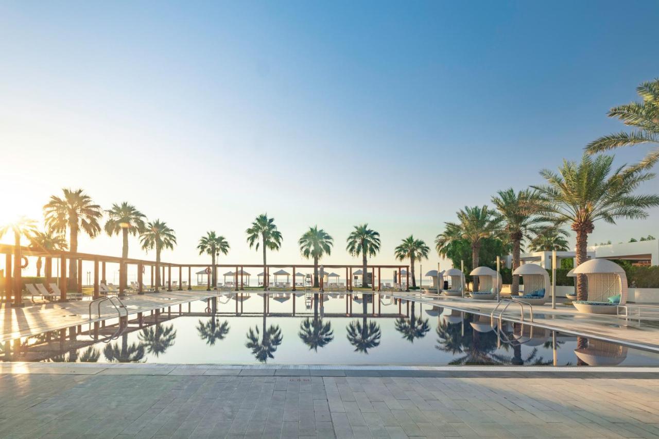 Sealine Beach, A Murwab Resort Месайед Екстериор снимка The resort's main pool