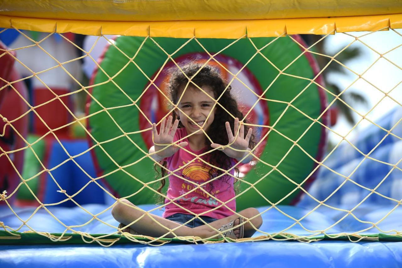 Sealine Beach, A Murwab Resort Месайед Екстериор снимка A child playing at the Children's Museum of Oak Ridge